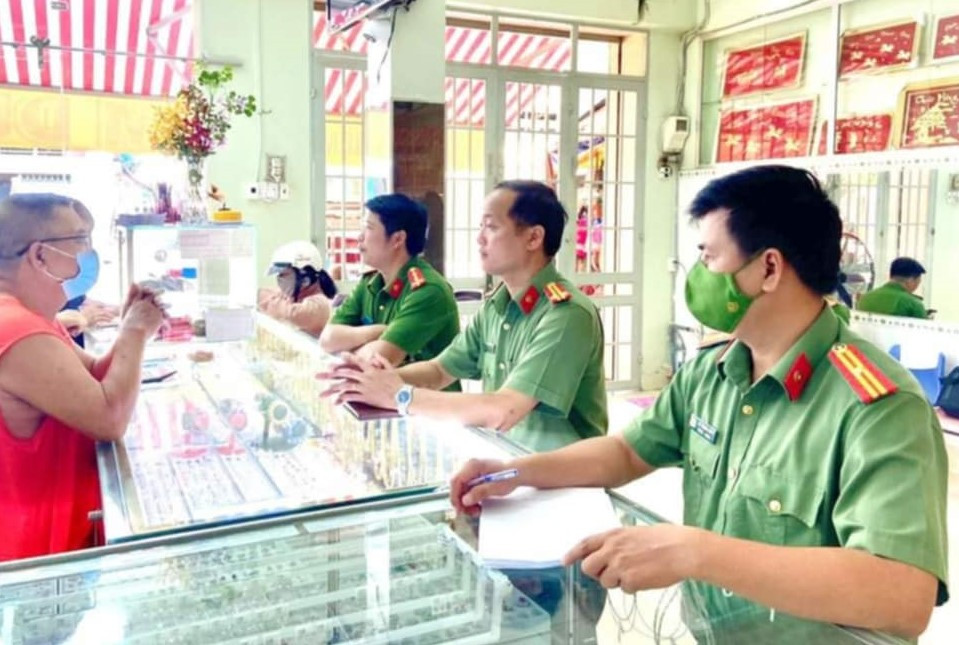 Công an Bình Dương kiểm tra các cơ sở kinh doanh ngành nghề có điều kiện về an ninh trật tự Công an Bình Dương kiểm tra các cơ sở kinh doanh ngành nghề có điều kiện về an ninh trật tự