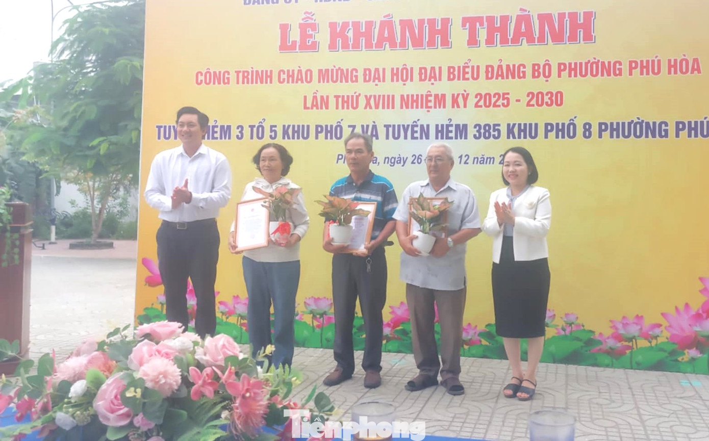 Ngày 26/12, phường Phú Hòa (thành phố Thủ Dầu Một, tỉnh Bình Dương) tổ chức lễ khánh thành công trình giao thông do địa phương làm chủ đầu tư với sự chung sức của nhân dân.