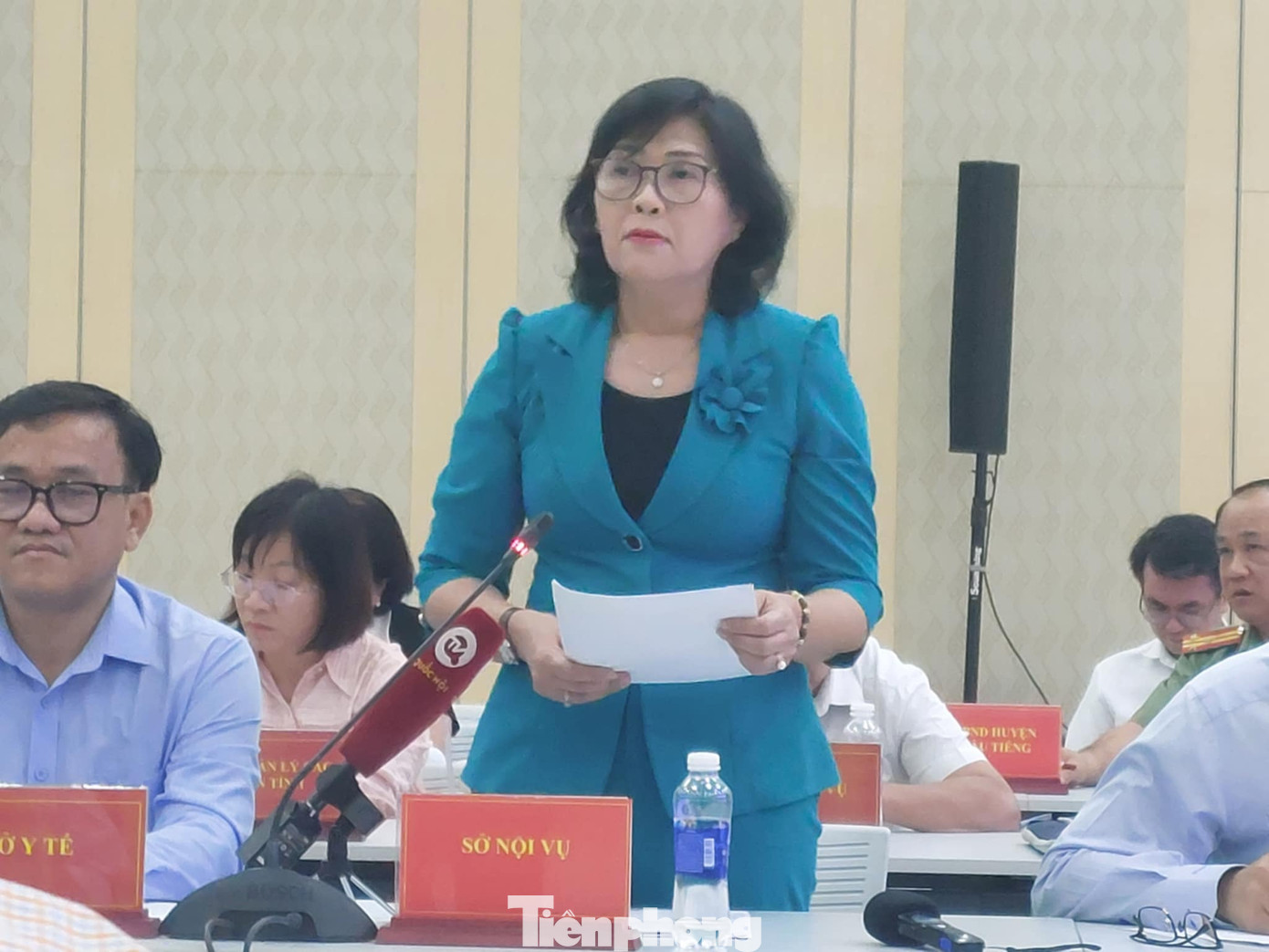 Bà Huỳnh Thị Thanh Phương - Giám đốc Sở Nội vụ Bình Dương thông tin tại buổi họp báo. Bà Huỳnh Thị Thanh Phương - Giám đốc Sở Nội vụ Bình Dương thông tin tại buổi họp báo.