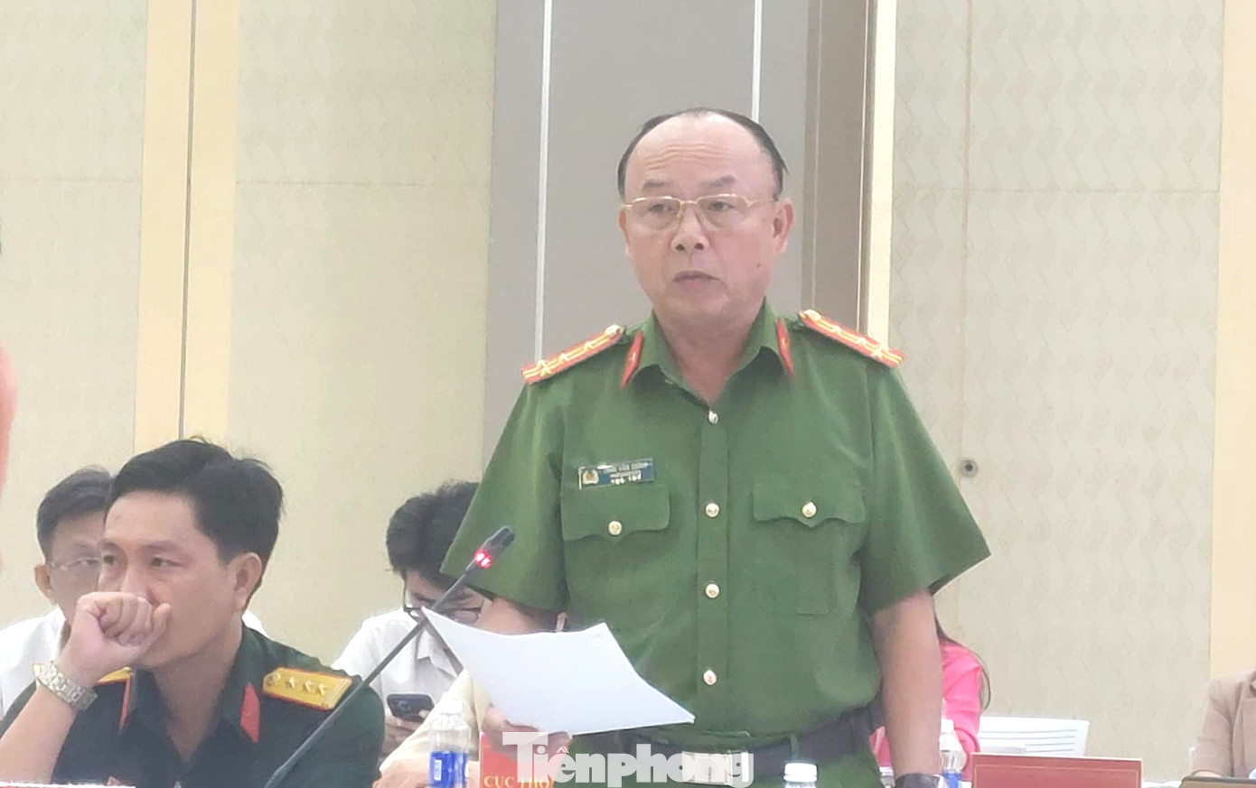 Đại tá Trần Văn Chính - Phó giám đốc Công an tỉnh Bình Dương thông tin tại buổi họp báo