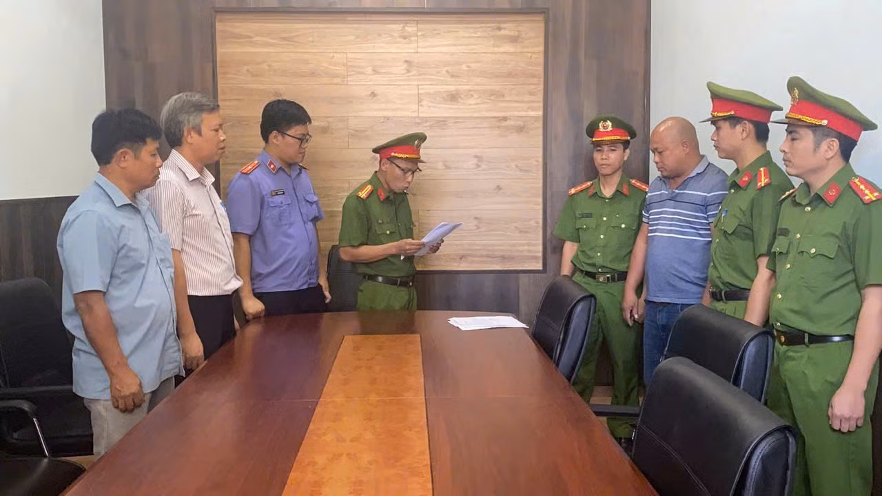 Công an thực hiện lệnh bắt Phạm Tiến Thành Công an thực hiện lệnh bắt Phạm Tiến Thành