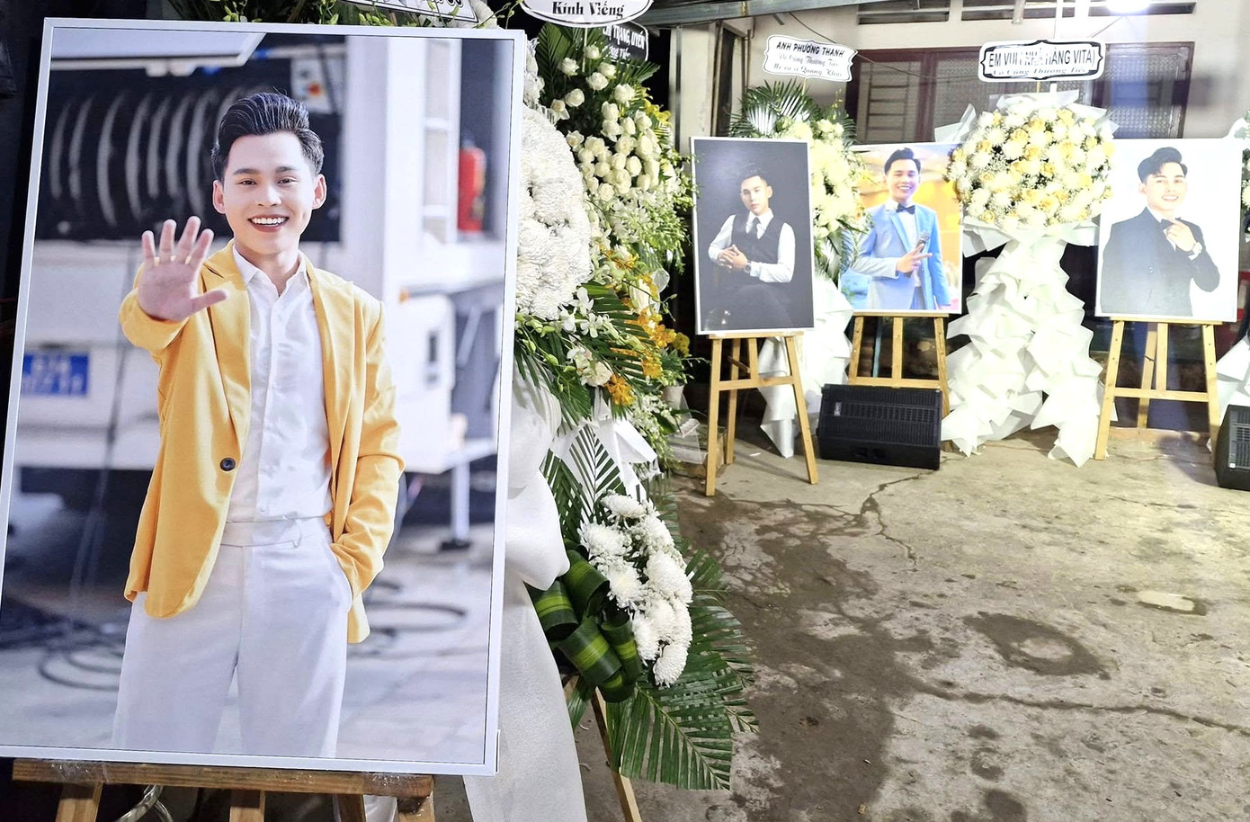 Ca sĩ Quang Khải qua đời ở tuổi 27. Ca sĩ Quang Khải qua đời ở tuổi 27.