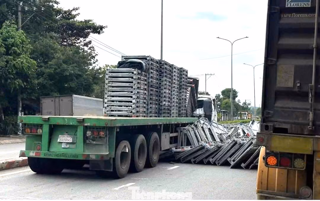 May mắn thời điểm xảy ra vụ việc các phương tiện kịp thời né tránh