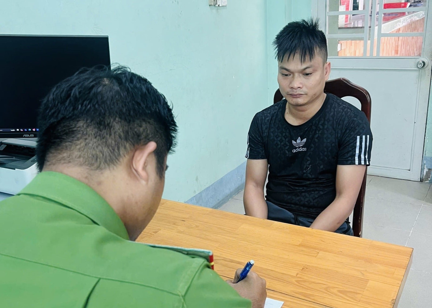 Lê Xuân Toàn tại cơ quan công an