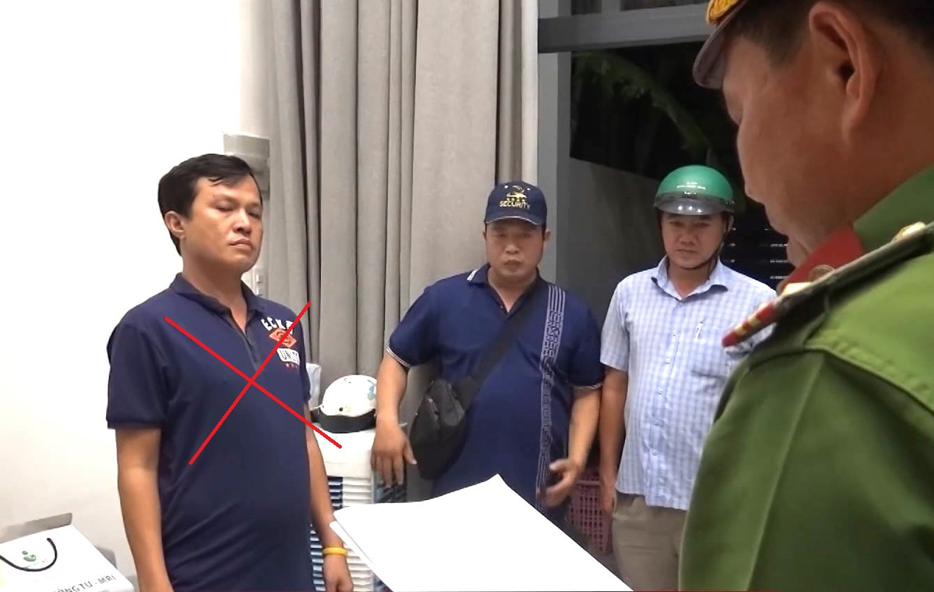 Công an Bình Dương bắt giữ đối tượng hoạt động "tín dụng đen" Công an Bình Dương bắt giữ đối tượng hoạt động "tín dụng đen"