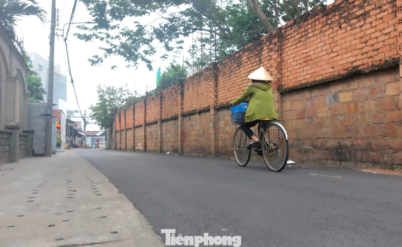 Tổng diện tích người dân đồng ý hiến đất mở rộng 2 tuyến đường kể trên quy ra giá trị đền bù ước tính gần 5,4 tỷ đồng.