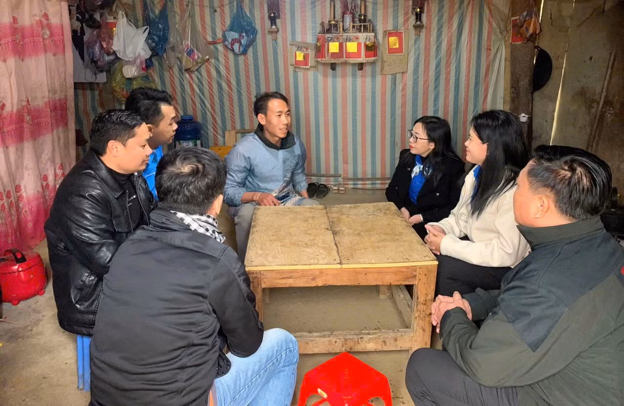 Lãnh đạo Tỉnh Đoàn Bình Dương và Lào Cai thăm hỏi các hộ dân