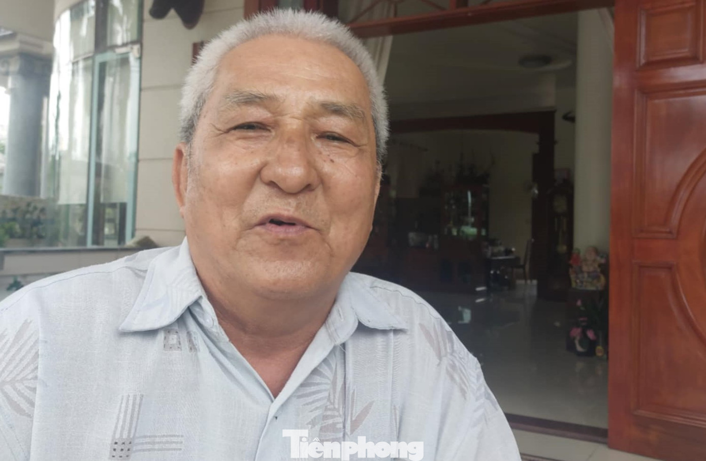 Là một trong các trường hợp tích cực hưởng ứng việc hiến đất làm đường, đại diện hộ gia đình ông Hưng ở khu phố 7, phường Phú Hòa, thành phố Thủ Dầu Một cho biết: “Việc làm đường thông thoáng, sạch sẽ để phục vụ đi lại của người dân, do đó mọi người ai cũng đồng tình. Kể cả diện tích đất hiến làm đường có giá trị tiền tỷ, chúng tôi cũng chấp nhận”.