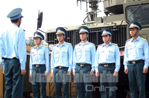 Giao nhiệm vụ cho các thành phần của kíp chiến đấu