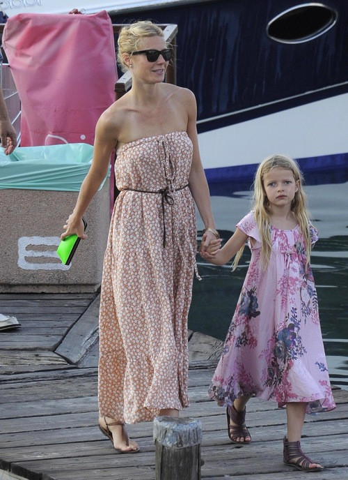 Ngọt ngào khoảnh khắc mẹ và bé của sao Hollywood ảnh 9