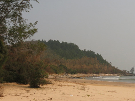 Mũi Rồng hướng ra biển Đông. ảnh: Nam Cường