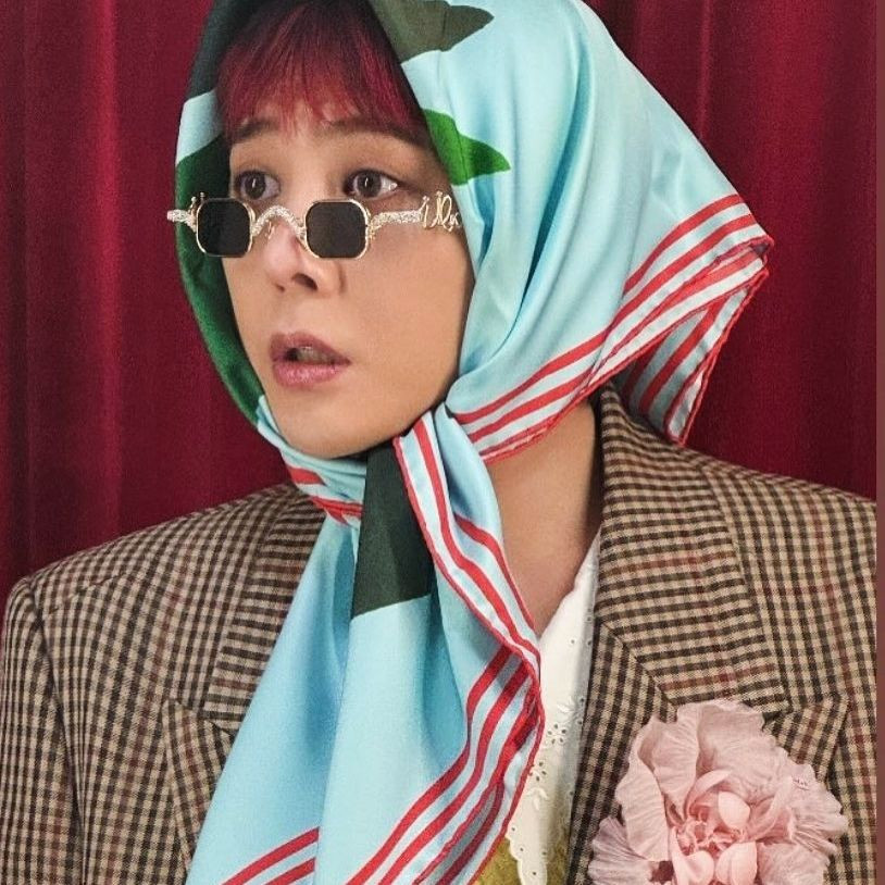 Tình yêu của G-Dragon dành cho khăn choàng là vô hạn. Tình yêu của G-Dragon dành cho khăn choàng là vô hạn.