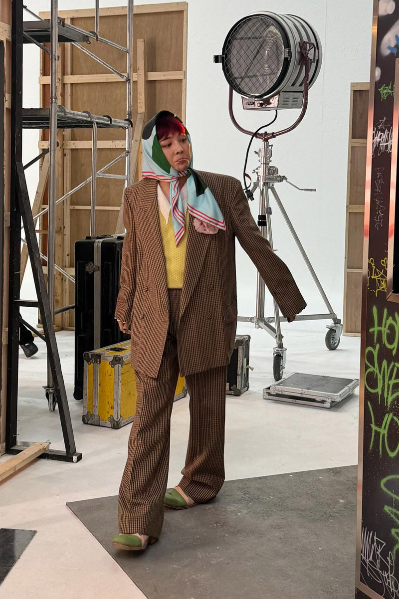 Ai cũng biết rằng G-Dragon có một tình yêu đặc biệt với những bộ suit. Ai cũng biết rằng G-Dragon có một tình yêu đặc biệt với những bộ suit.