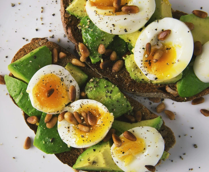 Biotin được biết đến là có tác dụng làm móng chắc khỏe và thúc đẩy sự phát triển của móng. Biotin được biết đến là có tác dụng làm móng chắc khỏe và thúc đẩy sự phát triển của móng.