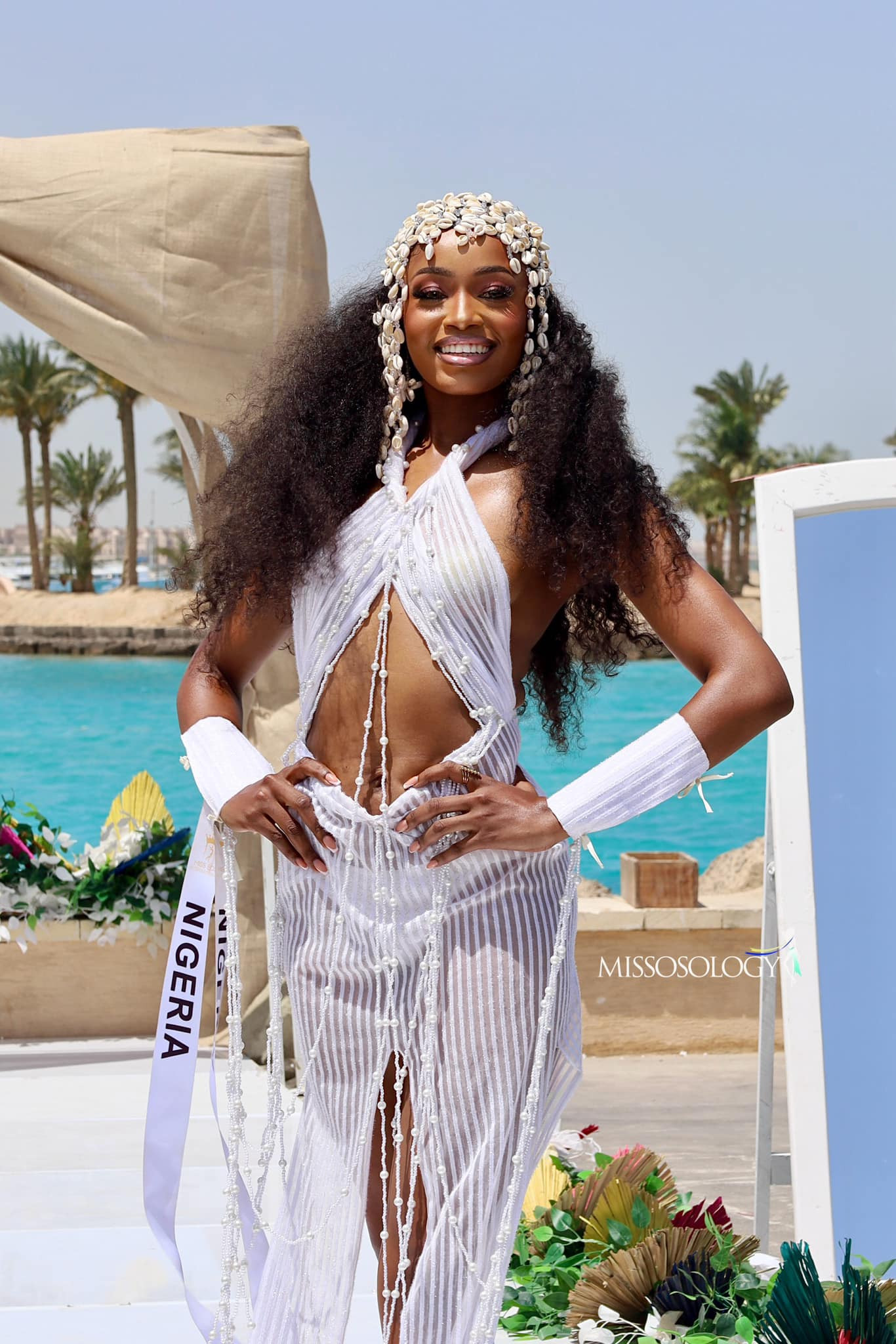 Trang phục tua rua được nhiều thí sinh yêu thích. Tuy nhiên, thiết kế này không được đánh giá cao.