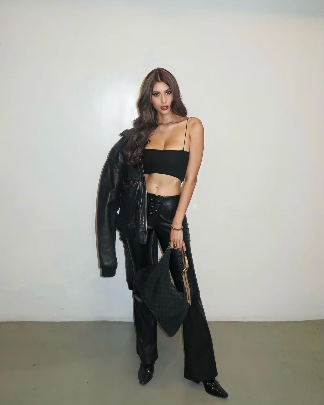 Đương kim Hoa hậu Môi trường Thế giới 2023 là người đẹp Việt Nam Nguyễn Thanh Hà. Cô cũng là đại diện Việt Nam đầu tiên đăng quang ở Hoa hậu Môi trường Thế giới. Trong hơn một tuần tranh tài, các người đẹp sẽ trải qua các phần thi phụ gồm Bikini, Trang phục truyền thống, Trang phục Môi trường, Tài năng và phần thi phỏng vấn kín… Chung kết diễn ra ngày 28/4.