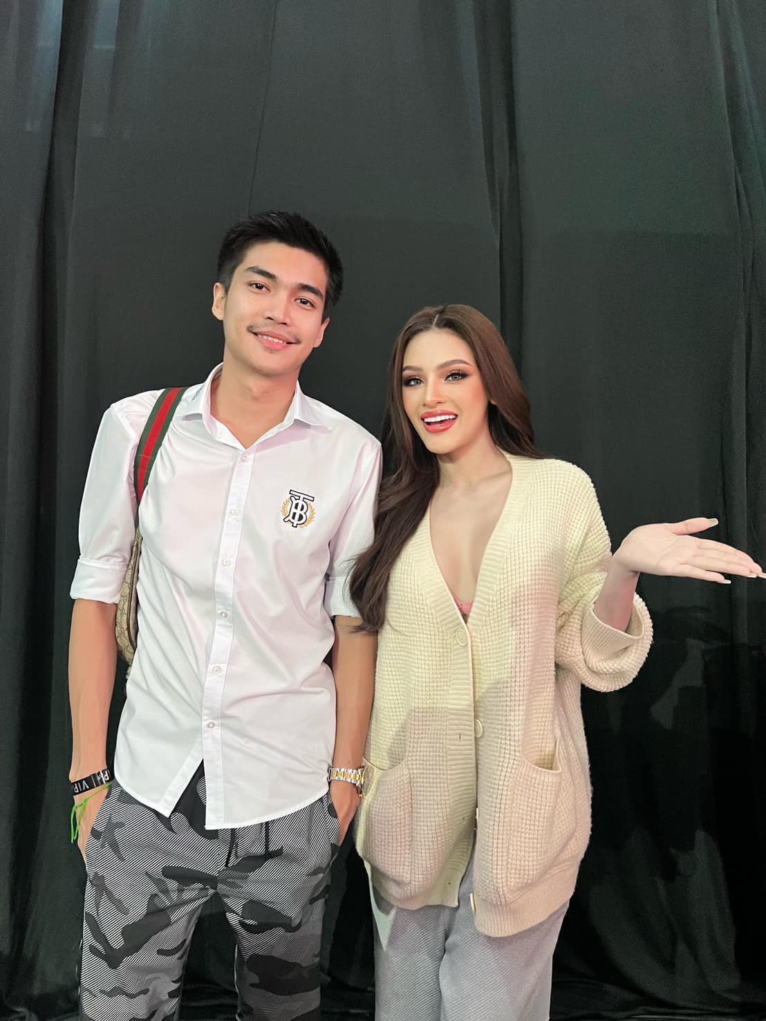 Narisa Yeesun và bạn trai Panupong Borirak.