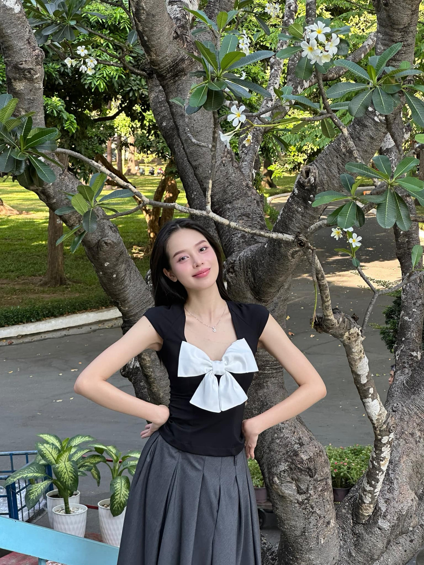 Hoa hậu Thanh Thủy diện trang phục yêu kiều khi đi chơi vào ngày nghỉ lễ.