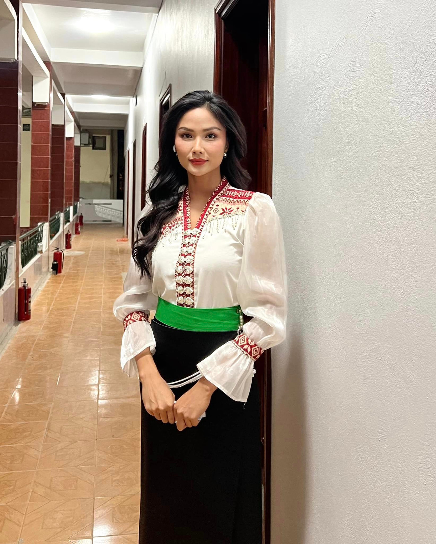 Hoa hậu H&apos;Hen Niê có mặt ở Điện Biên để tham gia các hoạt động kỷ niệm ngày lễ 30/4.