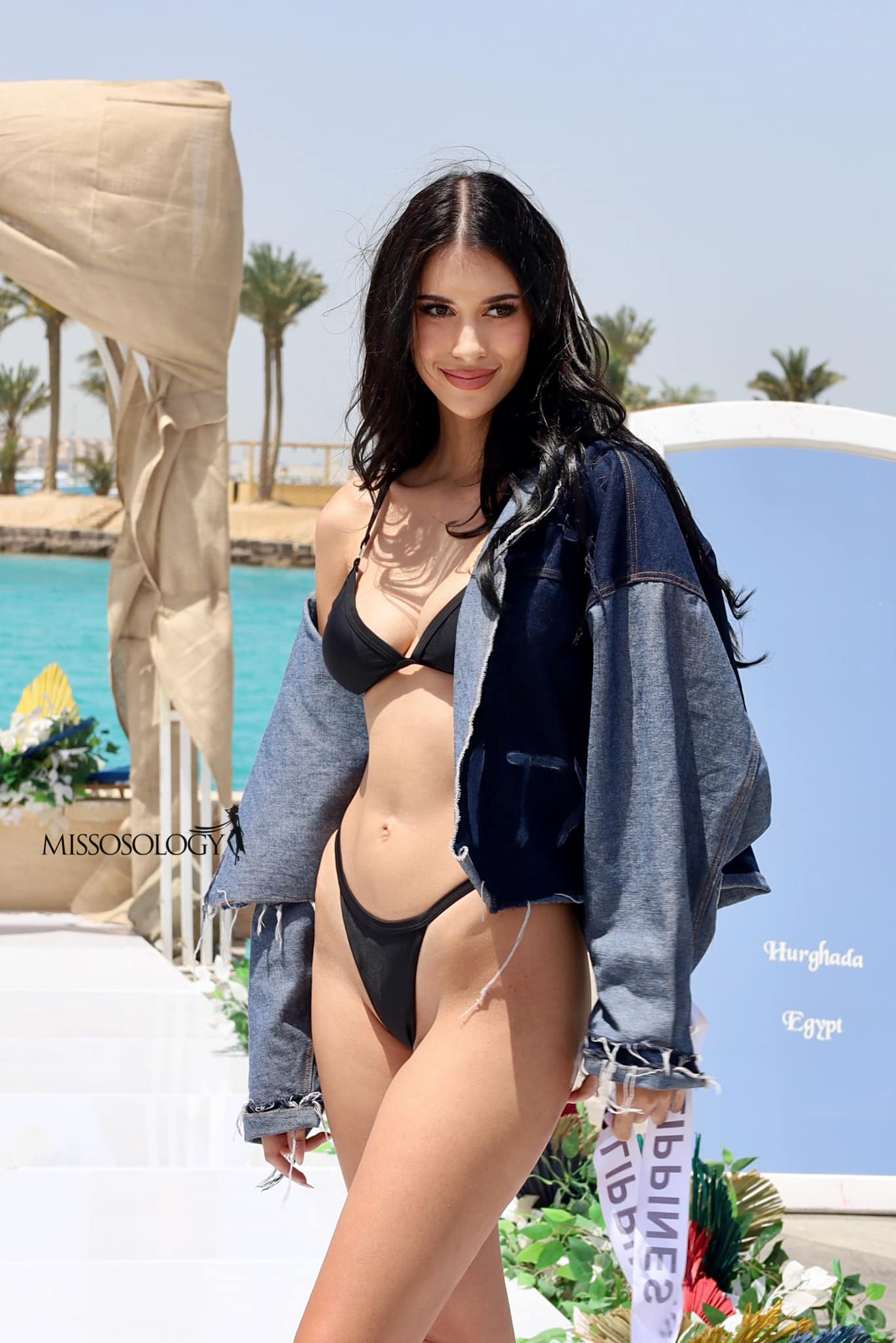 Đại diện Philippines cũng được đánh giá là ứng viên sáng giá của khu vực châu Á. Cô có hình thể nóng bỏng, vẻ đẹp lai hiện đại.