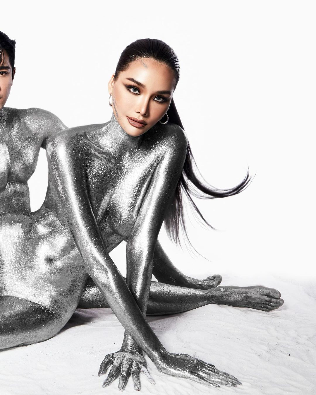 Hoa hậu, Nam vương Siêu quốc gia Thái Lan chụp ảnh khỏa thân