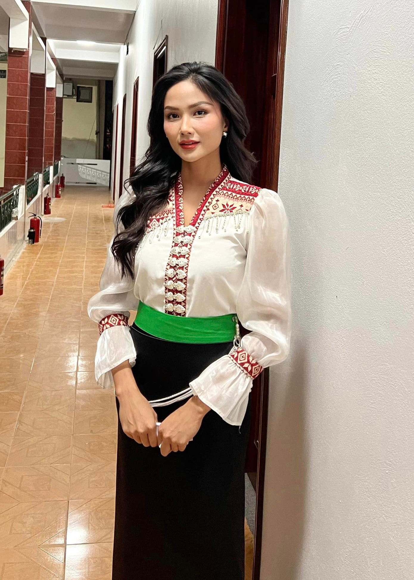 Hoa hậu H&apos;Hen Niê có mặt ở Điện Biên để tham gia các hoạt động kỷ niệm ngày lễ 30/4.