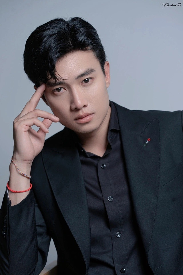 Minh Tú, Quốc Trường làm giám khảo Hoa hậu Hòa bình Việt Nam. Minh Tú, Quốc Trường làm giám khảo Hoa hậu Hòa bình Việt Nam.