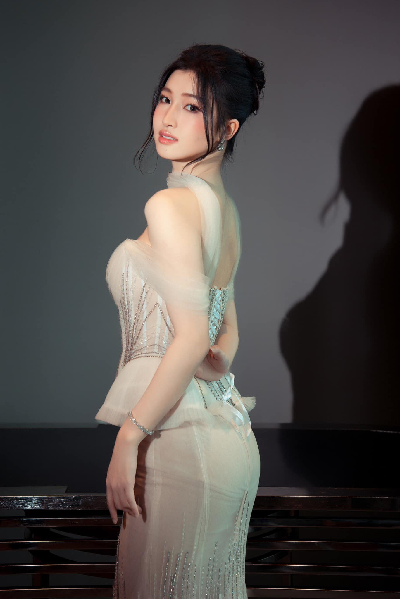 Á hậu Phương Nhi tạm dừng hoạt động nghệ thuật để tập trung cho việc học.