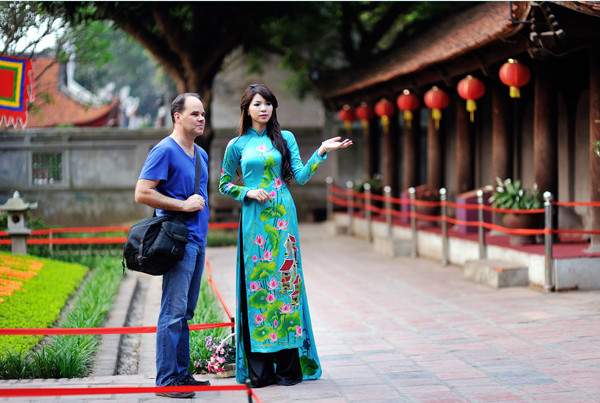 Giới thiệu cho một du khách nước ngoài