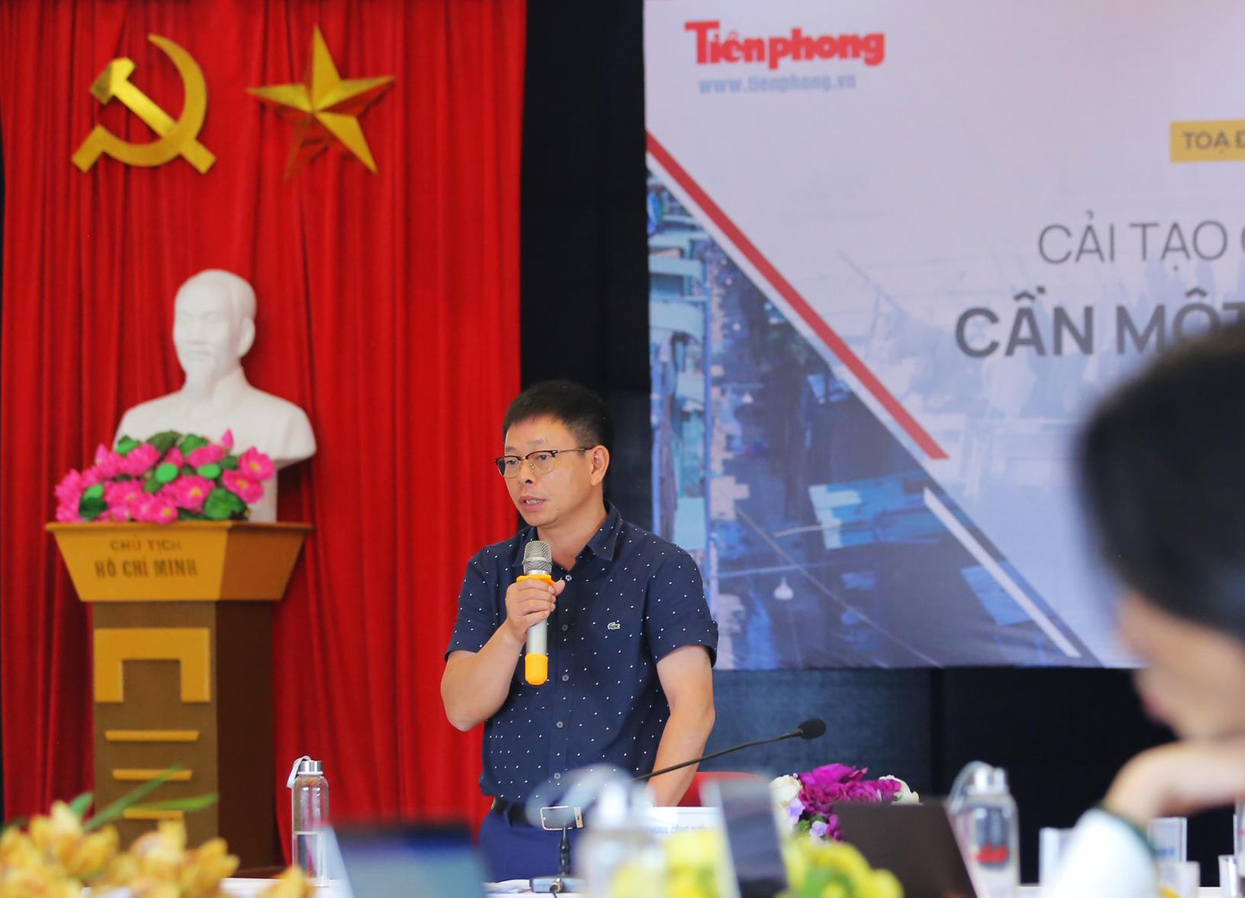 Nhà báo Phùng Công Sưởng - Phó Tổng Biên tập báo Tiền Phong Nhà báo Phùng Công Sưởng - Phó Tổng Biên tập báo Tiền Phong