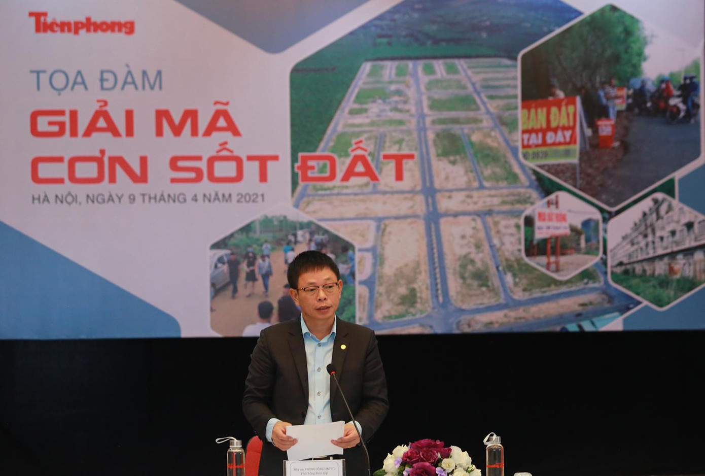 Nhà báo Phùng Công Sưởng - Phó Tổng biên tập Báo Tiền Phong phát biểu Nhà báo Phùng Công Sưởng - Phó Tổng biên tập Báo Tiền Phong phát biểu