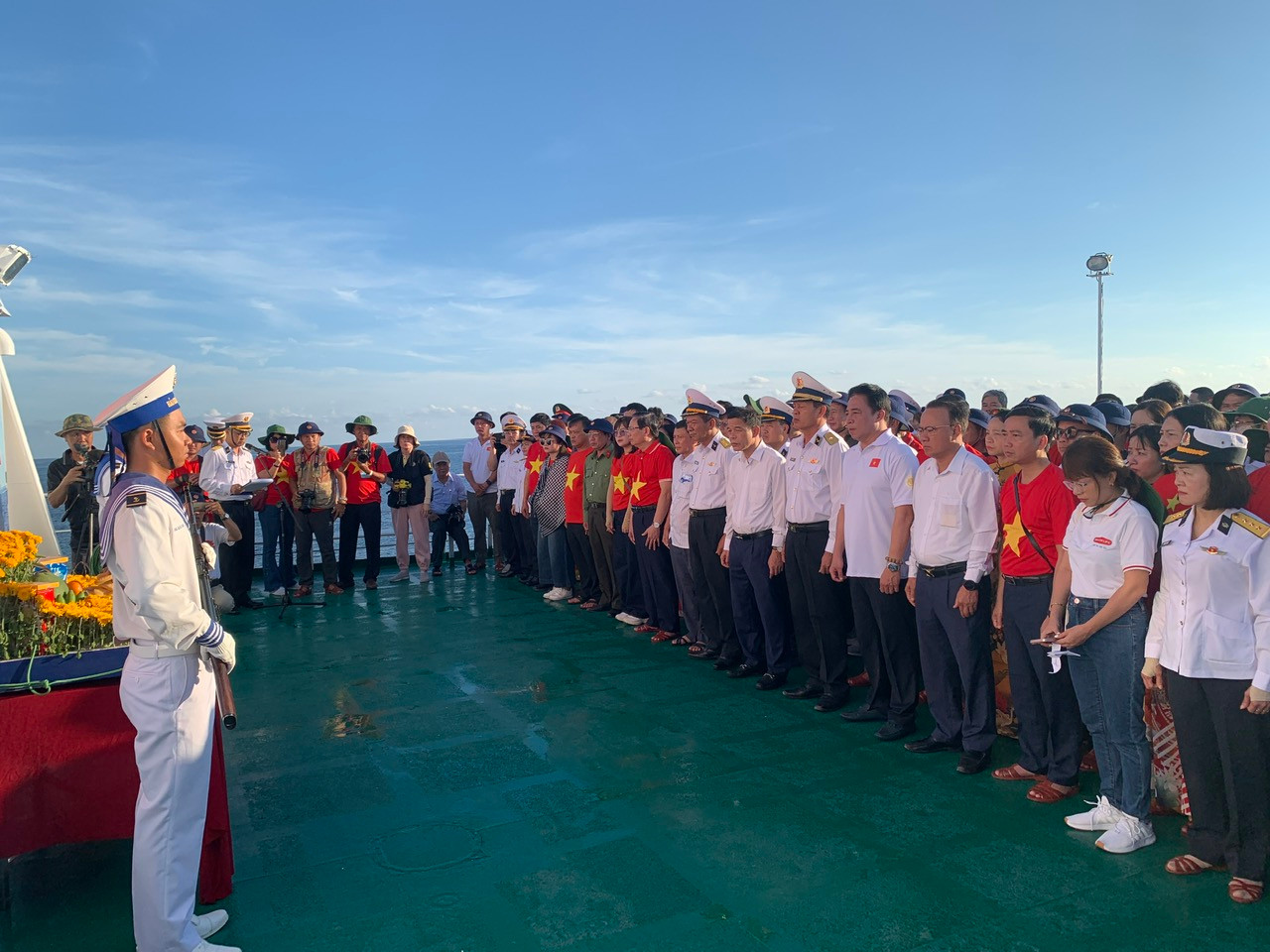 Trước khi thăm và làm việc tại đảo Cô Lin, đoàn công tác đã làm Lễ tưởng niệm cán bộ, chiến sĩ hy sinh vì sự nghiệp bảo vệ chủ quyền biển đảo của Tổ quốc. Trong chuyến công tác, lãnh đạo Ban Tuyên giáo Trung ương đã nắm tình hình đời sống, sinh hoạt của bộ đội, thăm hỏi, động viên cán bộ, chiến sĩ và nhân dân trên các đảo thuộc huyện Trường Sa.