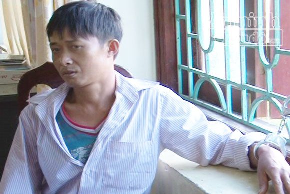 Đối tượng Tẩn A San tại cơ quan công an. Đối tượng Tẩn A San tại cơ quan công an