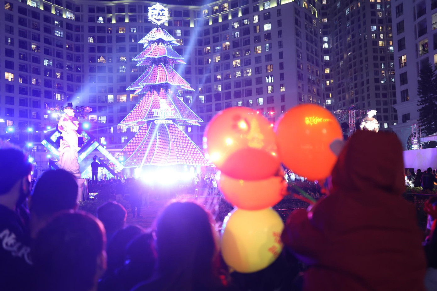 Không khí giáng sinh 2022 rộn ràng khắp nơi ảnh 34 Không khí giáng sinh 2022 rộn ràng khắp nơi ảnh 34