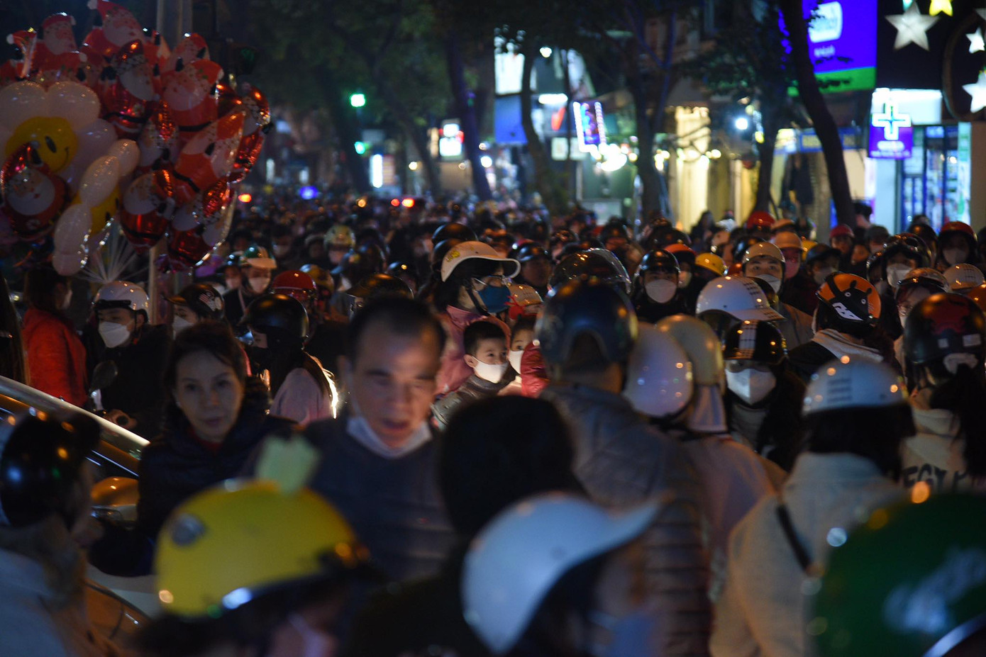 Không khí giáng sinh 2022 rộn ràng khắp nơi ảnh 65 Không khí giáng sinh 2022 rộn ràng khắp nơi ảnh 65