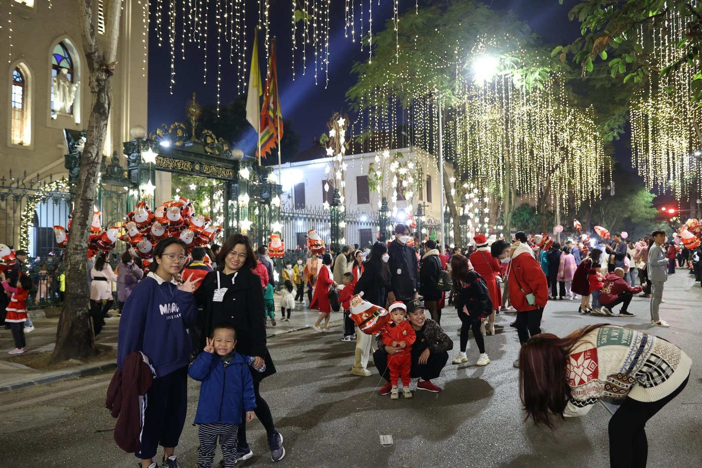 Không khí giáng sinh 2022 rộn ràng khắp nơi ảnh 73 Không khí giáng sinh 2022 rộn ràng khắp nơi ảnh 73