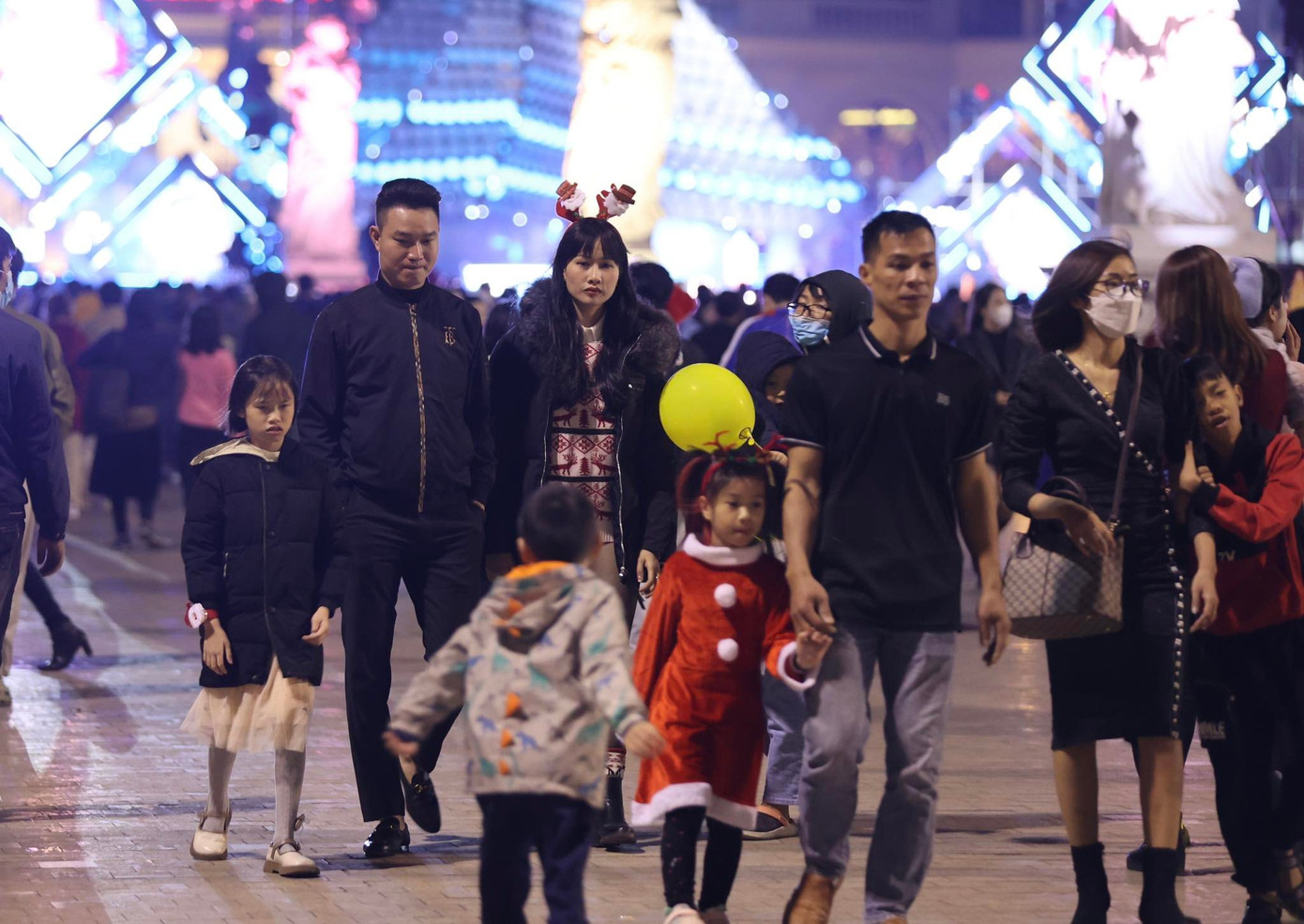 Không khí giáng sinh 2022 rộn ràng khắp nơi ảnh 36 Không khí giáng sinh 2022 rộn ràng khắp nơi ảnh 36