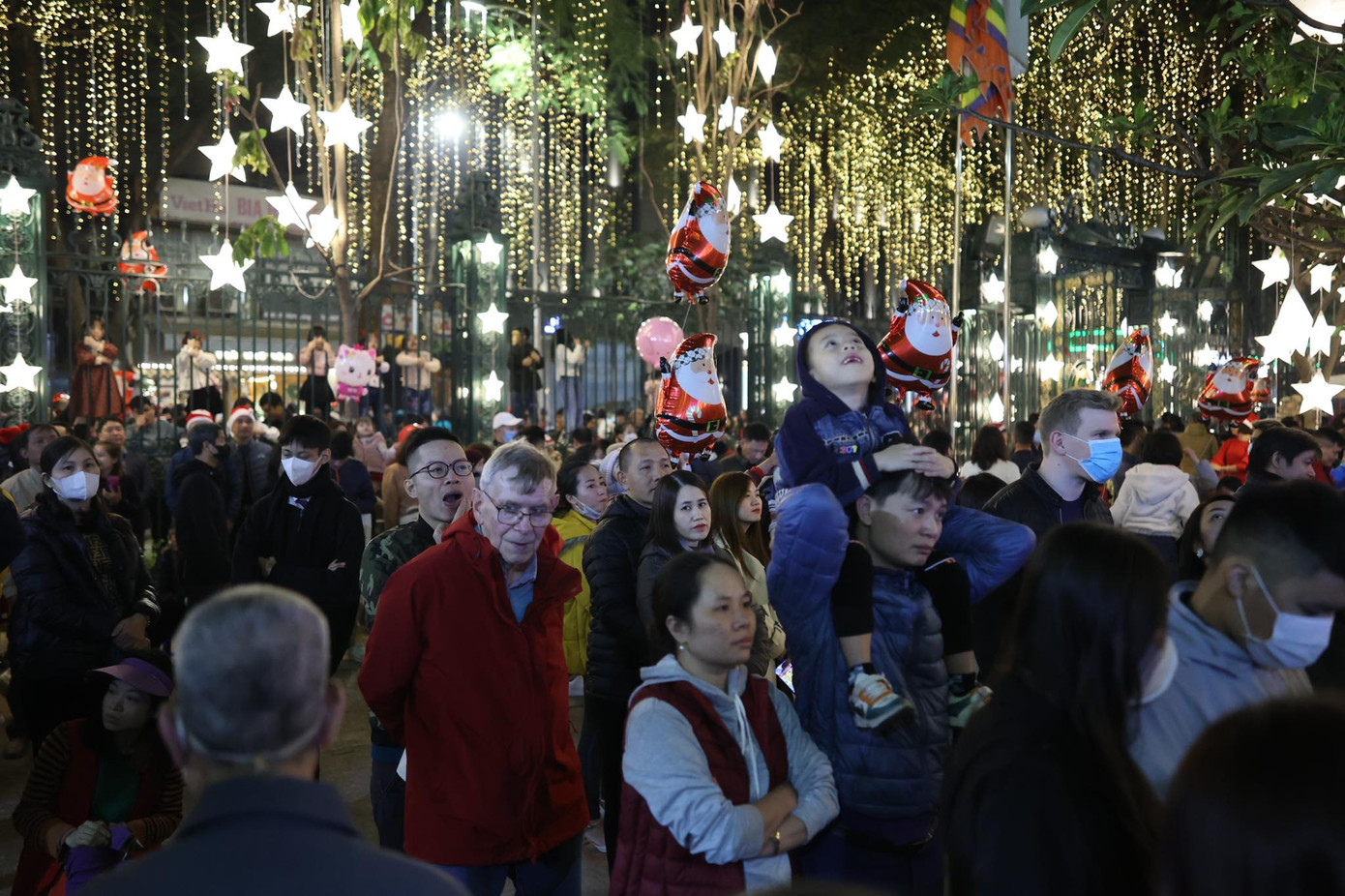 Không khí giáng sinh 2022 rộn ràng khắp nơi ảnh 76 Không khí giáng sinh 2022 rộn ràng khắp nơi ảnh 76