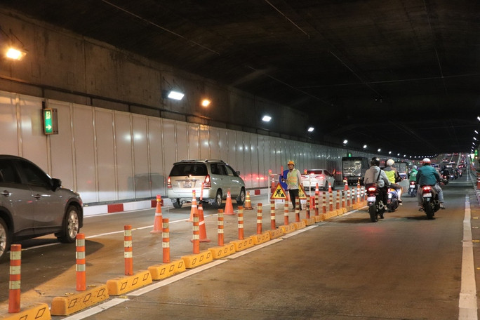 Đoạn chắn dài khoảng 100 m được rào lại để khắc phục