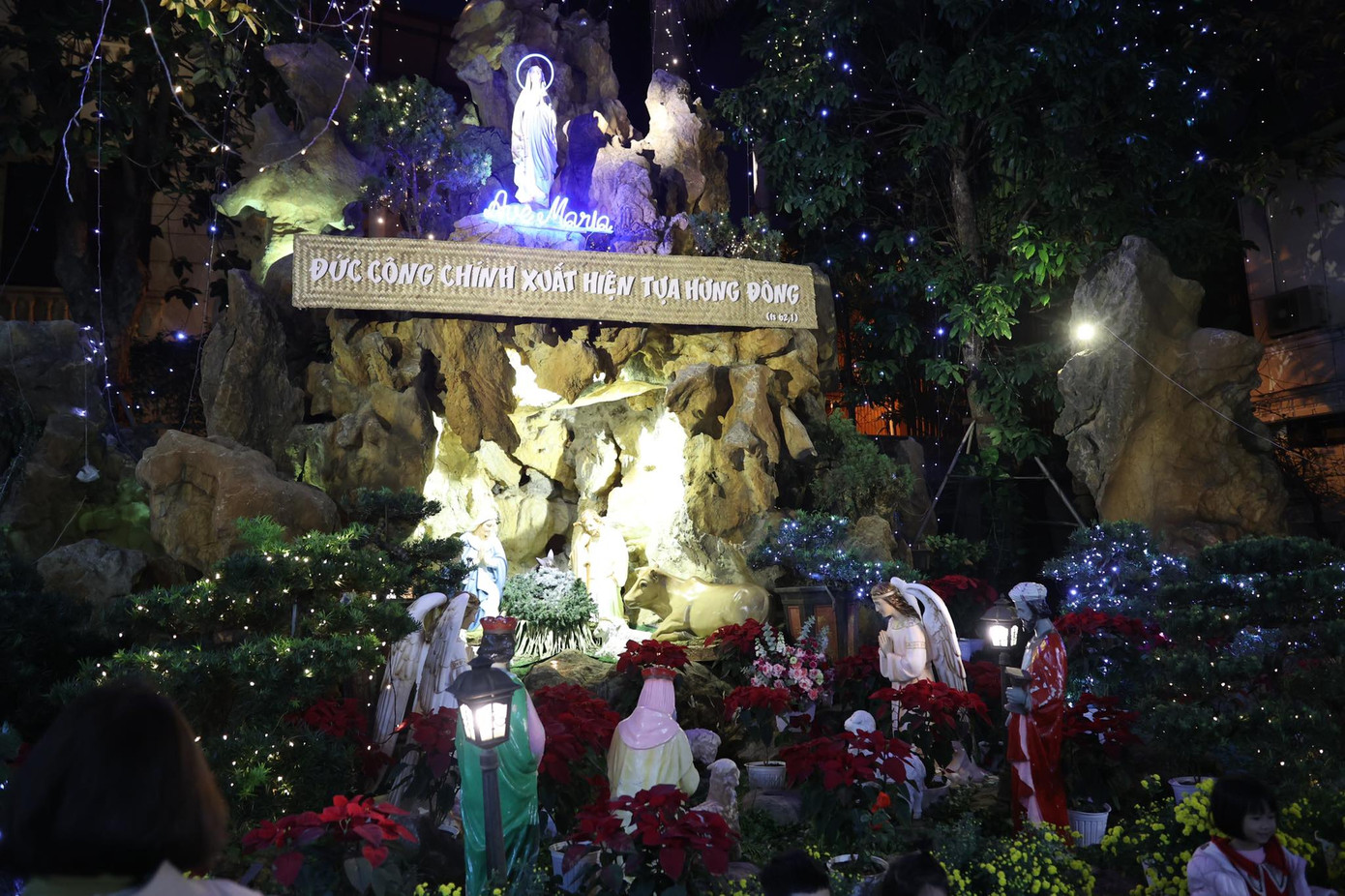 Không khí giáng sinh 2022 rộn ràng khắp nơi ảnh 38 Không khí giáng sinh 2022 rộn ràng khắp nơi ảnh 38