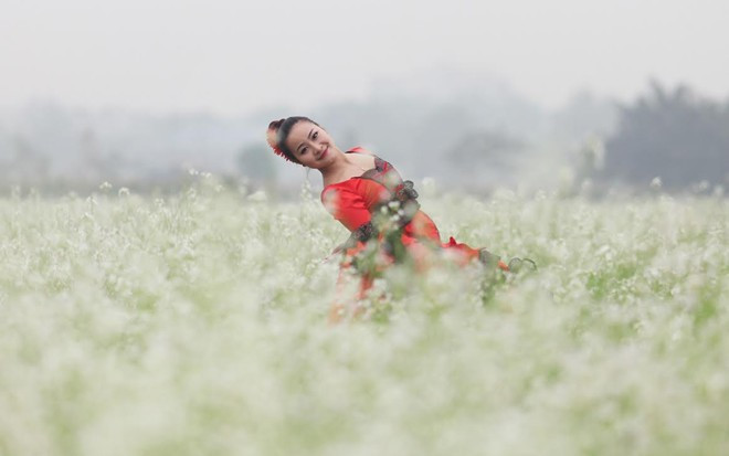 Học múa từ năm 9 tuổi tại cung thiếu nhi Hà Nội, đến năm 12 tuổi cô thi vào học tại trg CĐ Múa việt nam. 9X này ra trường năm 2010 với tâm bằng xuất sắc chuyên ngành trung cấp diễn viên hệ 7 năm Bài viết: http://news.zing.vn/Co-giao-9X-nhay-flamengo-giua-canh-dong-hoa-ca-trang-post379077.html#category Nguồn Zing News 