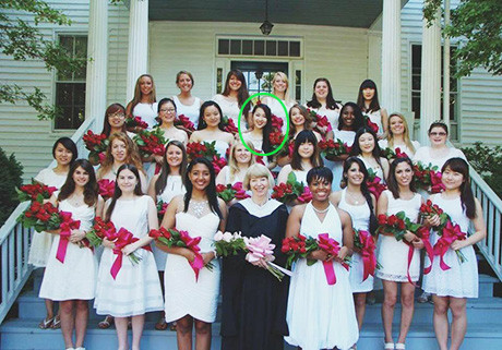 Nữ sinh Việt và các bạn cùng lớp, cô giáo tại Mỹ