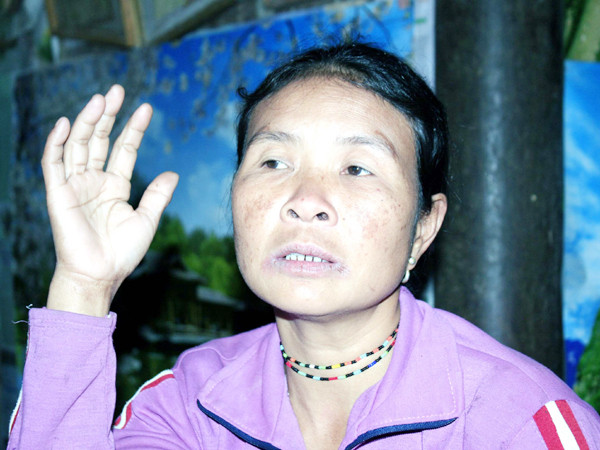 Bà Hồ Thị Nam: “Lấy người ngoài là mất đi truyền thống văn hóa, mất tiếng nói của cha ông”. Bà Hồ Thị Nam: “Lấy người ngoài là mất đi truyền thống văn hóa, mất tiếng nói của cha ông”