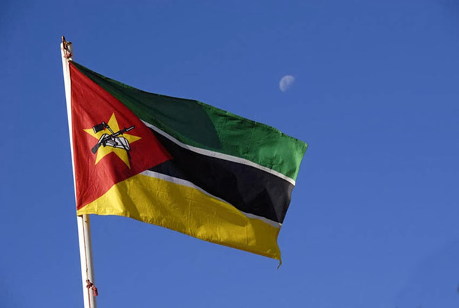 Quốc kỳ duy nhất in hình súng AK là của nước nào?