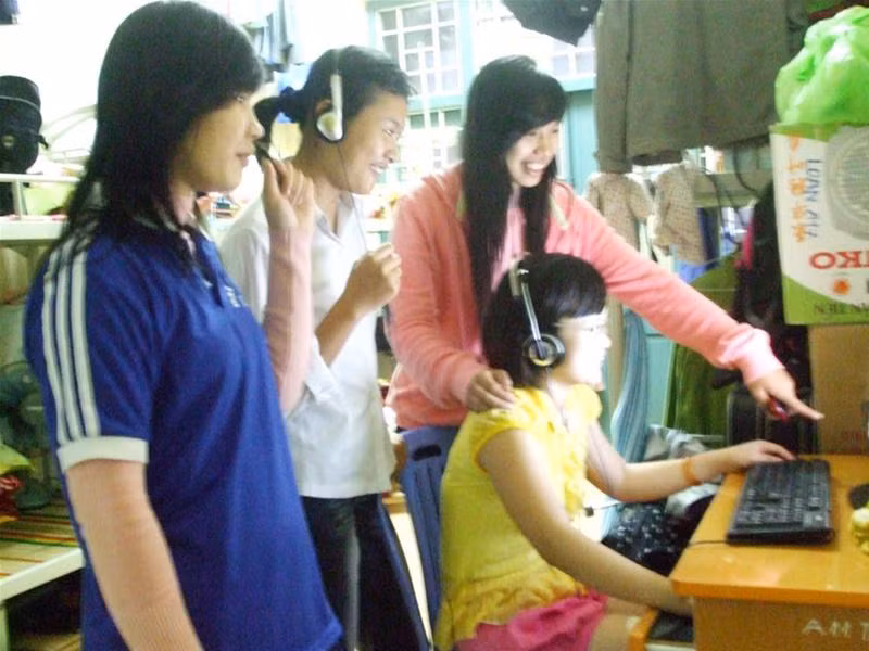 Sinh viên Huế có thể học qua mạng ngay tại phòng nội trú KTX. Ảnh: Nguyệt Nhi