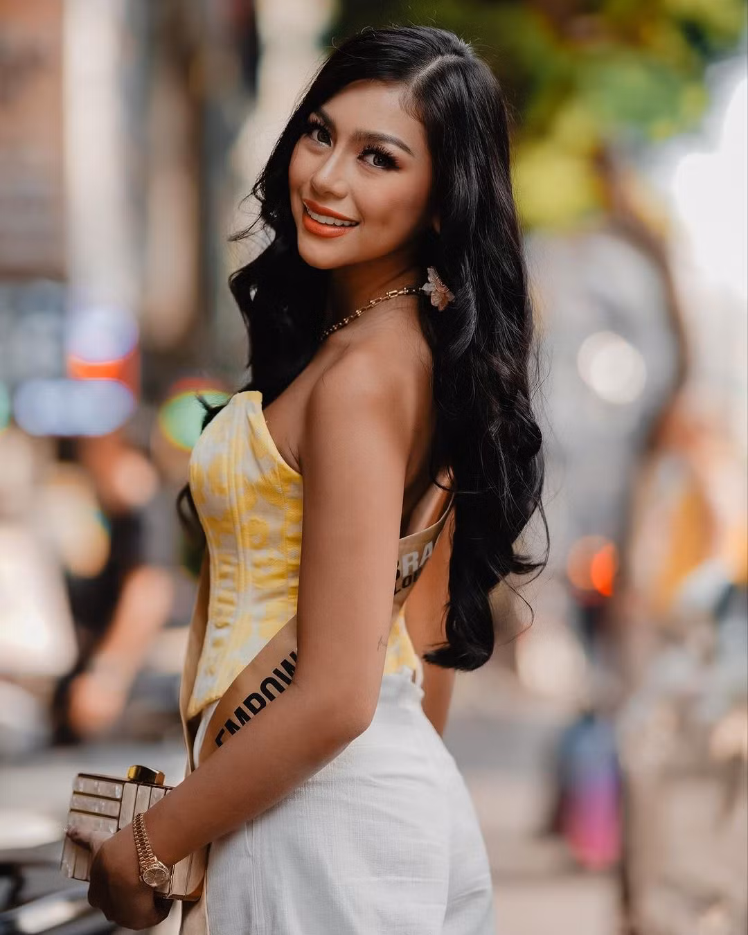 Pearl Hung là một trong những người đẹp, nhà hoạt động xã hội có sức ảnh hưởng tại Philippines. Cô có trang cá nhân với hơn 600.000 người theo dõi.