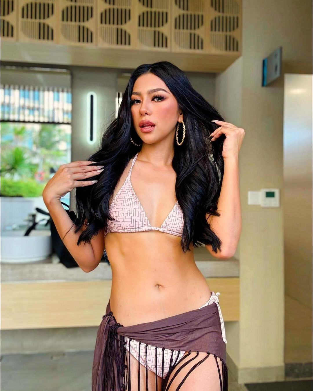 Pear Hung cho biết cô không gặp nhiều áp lực vì đương kim Miss Global 2022 cũng là một người đẹp đến từ Philippines.