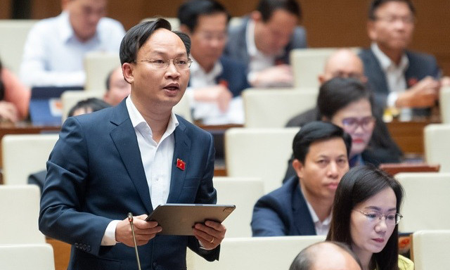 Đại biểu Quốc hội Phạm Văn Thịnh phát biểu tại hội trường Diên Hồng.