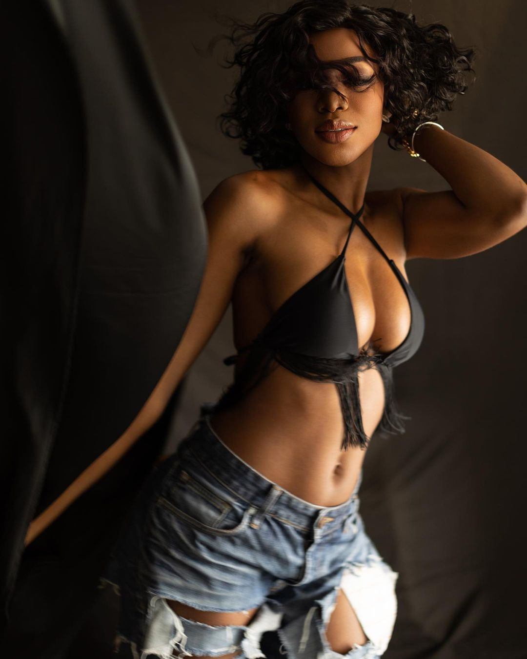 Quốc gia Tây Phi có nền kinh tế khó khăn nên lĩnh vực sắc đẹp cũng ít được chú ý.