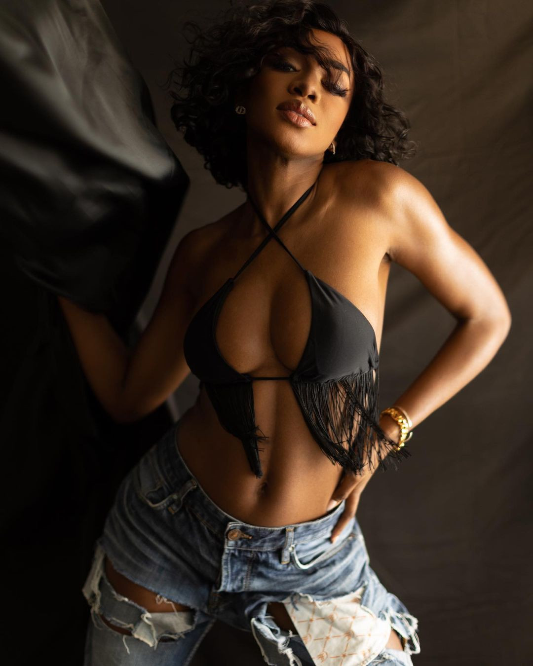 Quốc gia Tây Phi có nền kinh tế khó khăn nên lĩnh vực sắc đẹp cũng ít được chú ý.